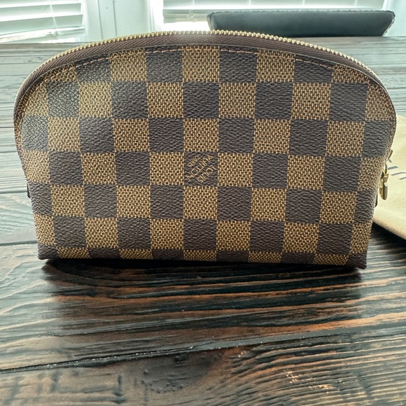 Authentic Louis Vuitton Damier Ebene Cosmetic Pouch in Like New Condition - Picture 3 of 16